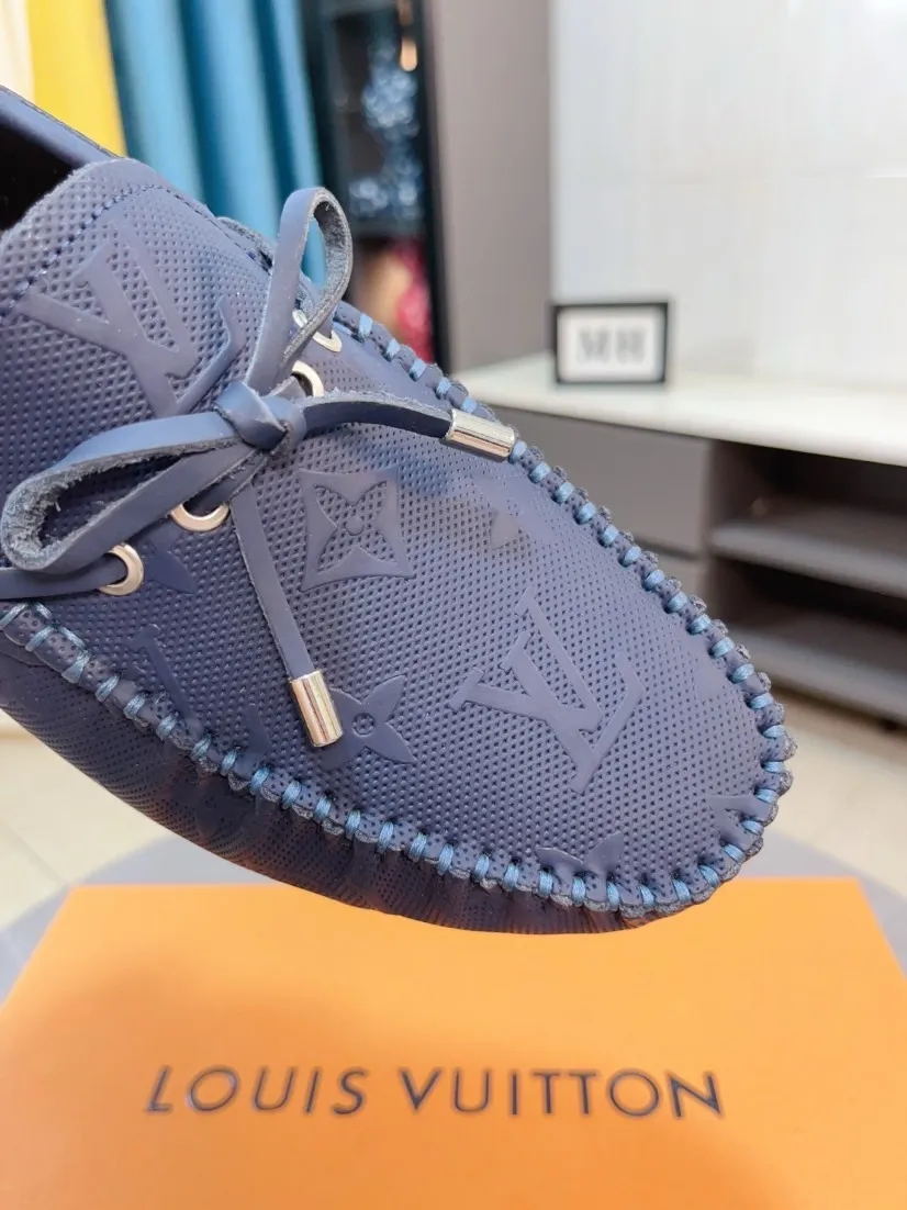 Men's men's shoes💰400🌹🌹[LV Louis Vuitton] New men's beanie shoes💝💝.. Top-grade imported cowhide embossed➕Comfortable leather lining. It is extremely skin-friendly and comfortable, feels very delicate, and the shape is very correct! Perfectly reflects the three-dimensional sense, code number: 38-44